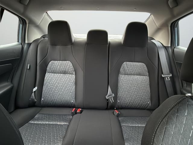 Nissan Sentra Vehicle Full-screen Gallery Image 40