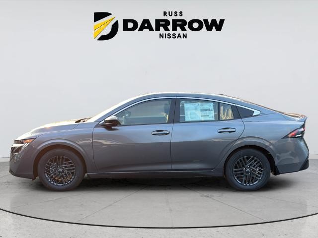 Nissan Sentra Vehicle Full-screen Gallery Image 2