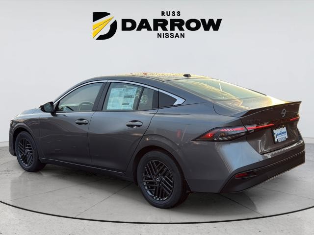 Nissan Sentra Vehicle Full-screen Gallery Image 3