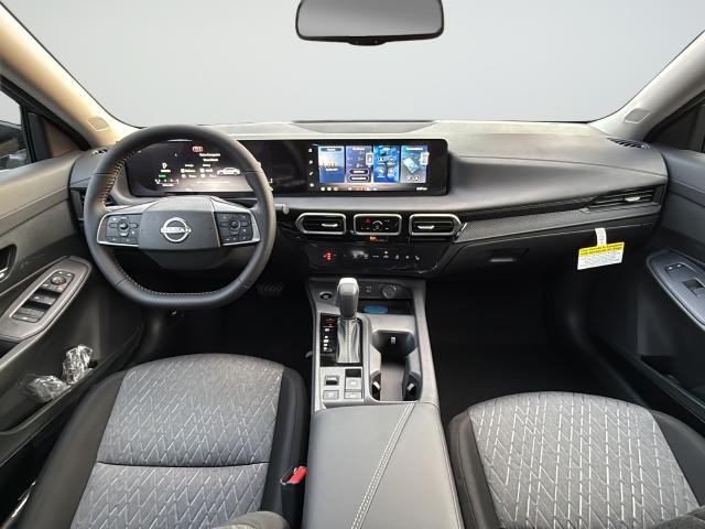 Nissan Sentra Vehicle Full-screen Gallery Image 9