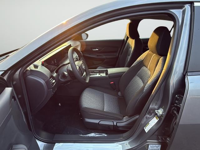 Nissan Sentra Vehicle Full-screen Gallery Image 10