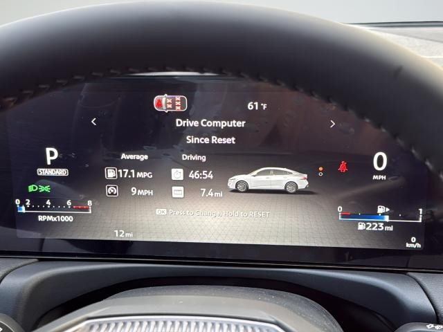 Nissan Sentra Vehicle Full-screen Gallery Image 12