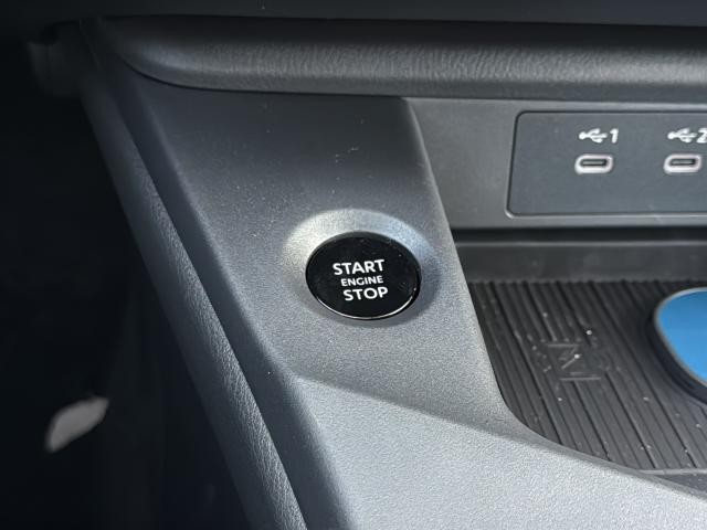 Nissan Sentra Vehicle Full-screen Gallery Image 13