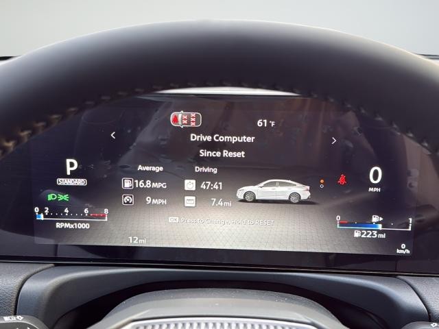 Nissan Sentra Vehicle Full-screen Gallery Image 23