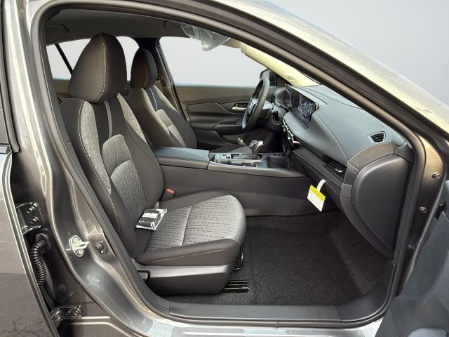 Nissan Sentra Vehicle Full-screen Gallery Image 26