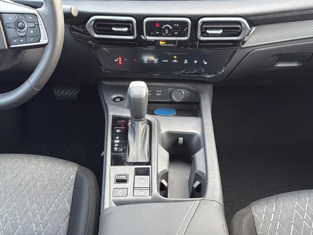 Nissan Sentra Vehicle Full-screen Gallery Image 28