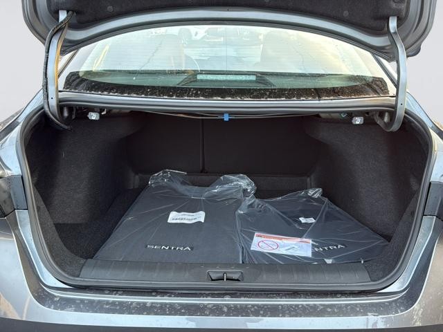 Nissan Sentra Vehicle Full-screen Gallery Image 31