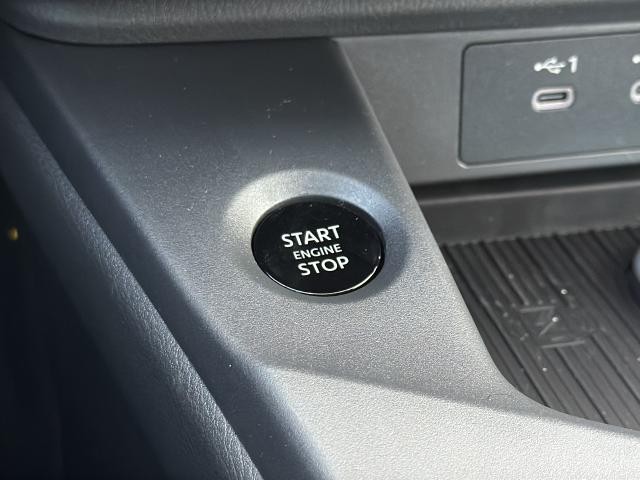 Nissan Sentra Vehicle Full-screen Gallery Image 32