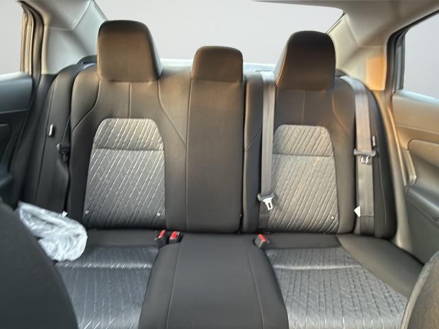 Nissan Sentra Vehicle Full-screen Gallery Image 33