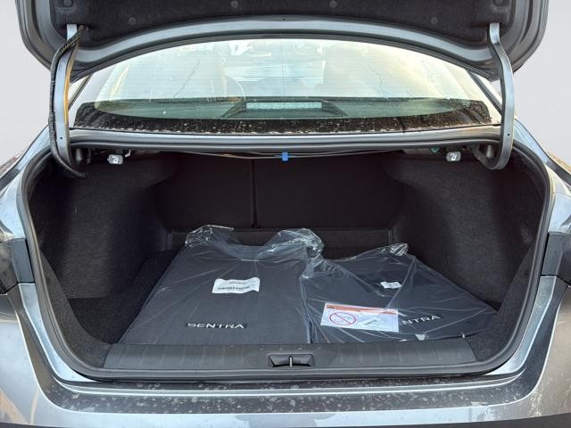 Nissan Sentra Vehicle Full-screen Gallery Image 34