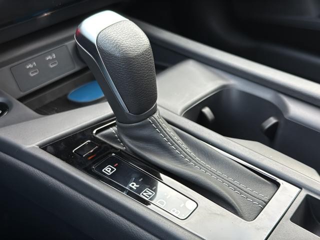 Nissan Sentra Vehicle Full-screen Gallery Image 36