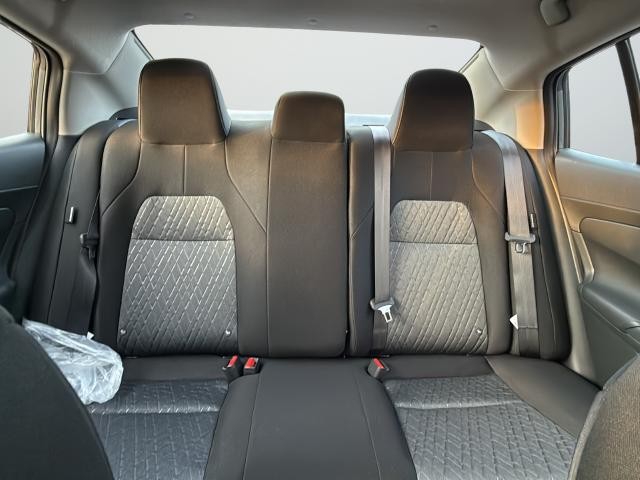 Nissan Sentra Vehicle Full-screen Gallery Image 39