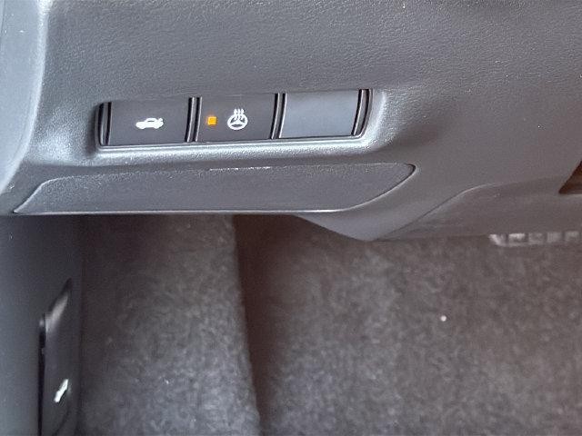 Nissan Sentra Vehicle Full-screen Gallery Image 40