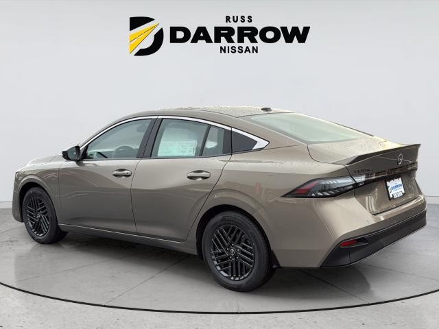 Nissan Sentra Vehicle Full-screen Gallery Image 3