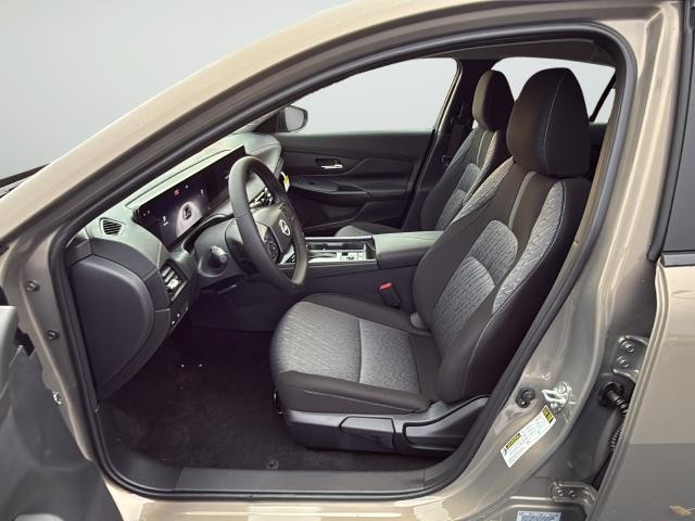 Nissan Sentra Vehicle Full-screen Gallery Image 10