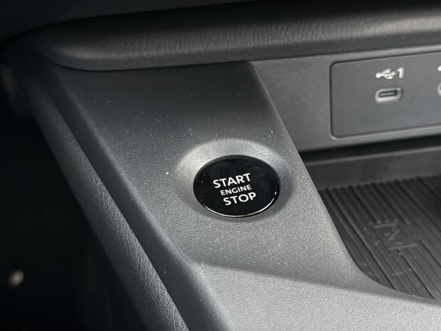Nissan Sentra Vehicle Full-screen Gallery Image 13