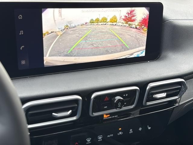 Nissan Sentra Vehicle Full-screen Gallery Image 15