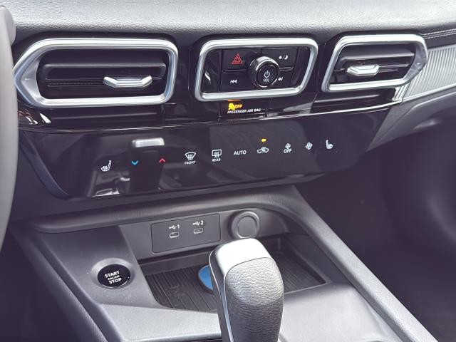 Nissan Sentra Vehicle Full-screen Gallery Image 21