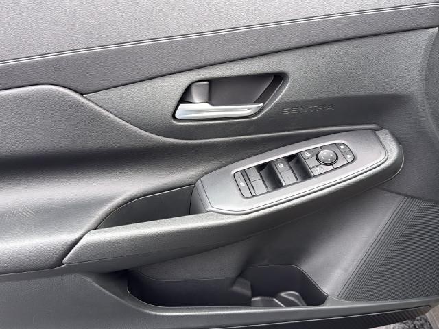 Nissan Sentra Vehicle Full-screen Gallery Image 24