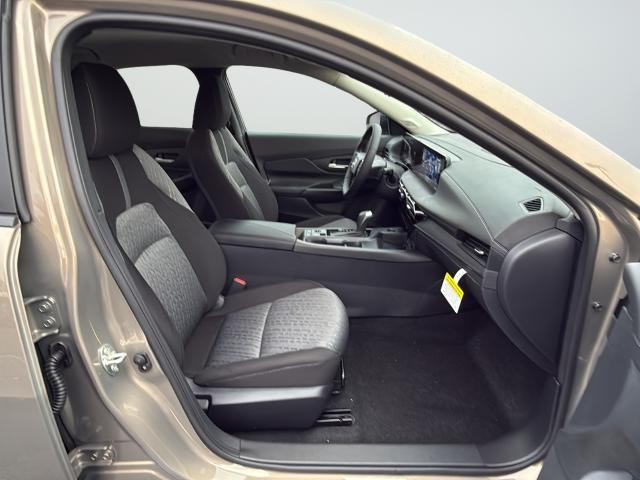 Nissan Sentra Vehicle Full-screen Gallery Image 26