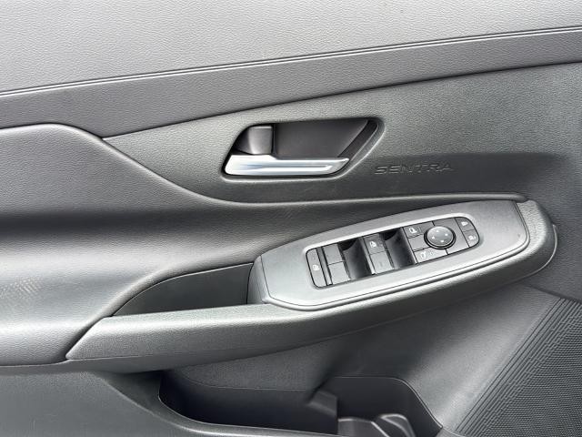 Nissan Sentra Vehicle Full-screen Gallery Image 30