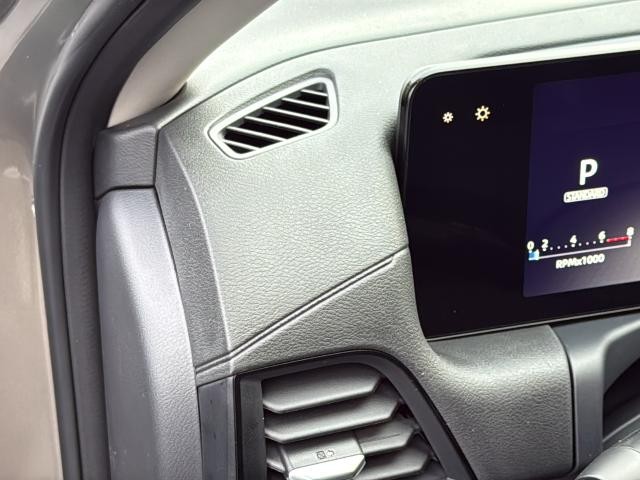 Nissan Sentra Vehicle Full-screen Gallery Image 31