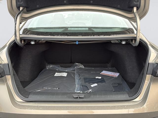 Nissan Sentra Vehicle Full-screen Gallery Image 32