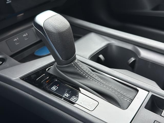 Nissan Sentra Vehicle Full-screen Gallery Image 37