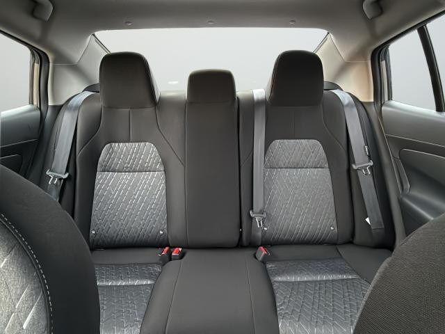 Nissan Sentra Vehicle Full-screen Gallery Image 40