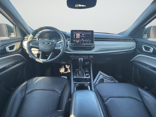 Jeep Compass Vehicle Full-screen Gallery Image 9
