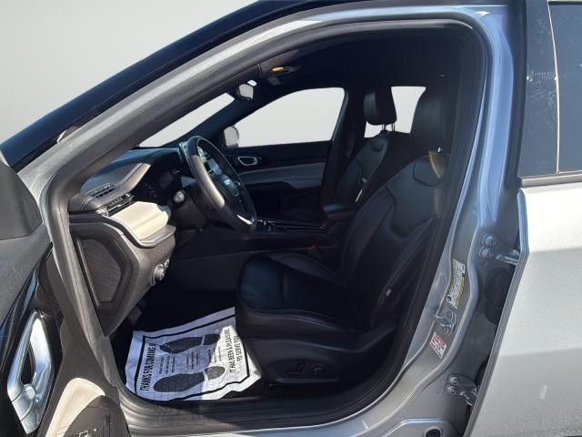 Jeep Compass Vehicle Full-screen Gallery Image 10