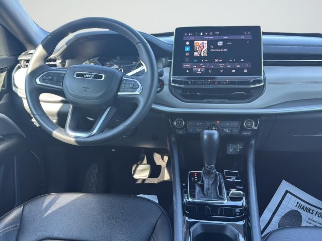 Jeep Compass Vehicle Full-screen Gallery Image 11