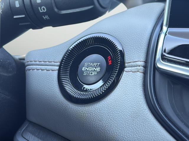 Jeep Compass Vehicle Full-screen Gallery Image 13