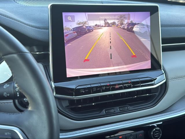 Jeep Compass Vehicle Full-screen Gallery Image 15