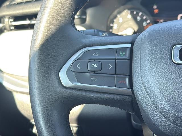 Jeep Compass Vehicle Full-screen Gallery Image 16