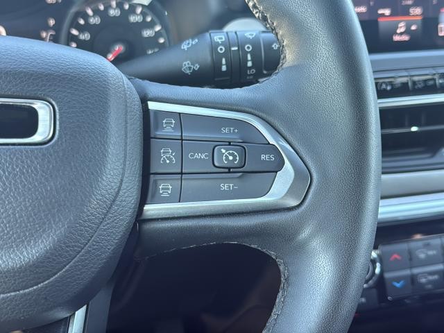Jeep Compass Vehicle Full-screen Gallery Image 17