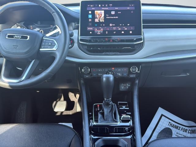 Jeep Compass Vehicle Full-screen Gallery Image 20