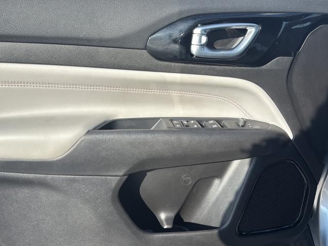 Jeep Compass Vehicle Full-screen Gallery Image 24