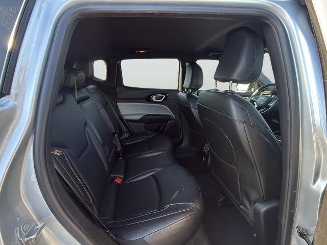 Jeep Compass Vehicle Full-screen Gallery Image 25