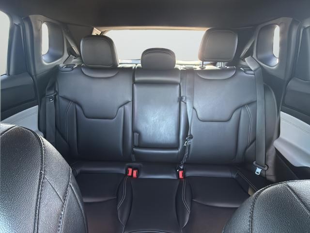Jeep Compass Vehicle Full-screen Gallery Image 40