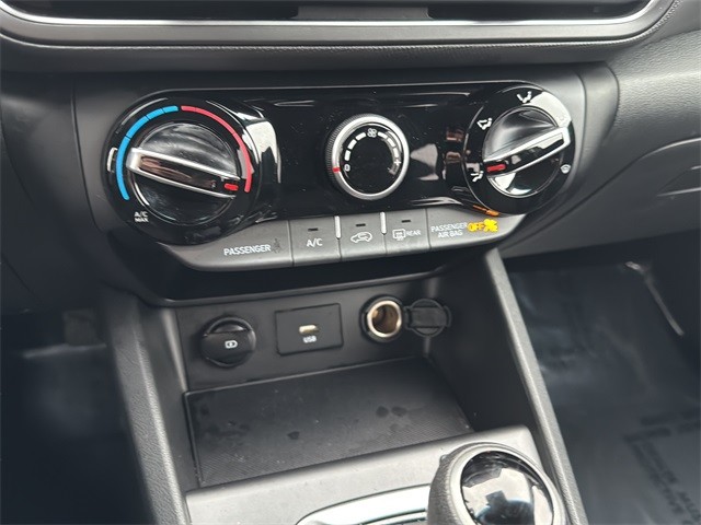 Hyundai Kona Vehicle Full-screen Gallery Image 25