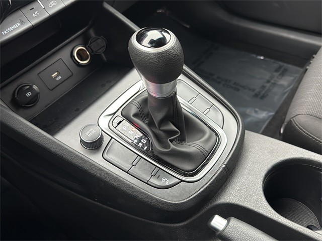 Hyundai Kona Vehicle Full-screen Gallery Image 26