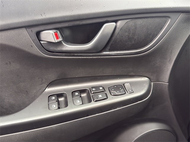 Hyundai Kona Vehicle Full-screen Gallery Image 29