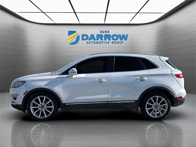 Lincoln MKC Vehicle Full-screen Gallery Image 02