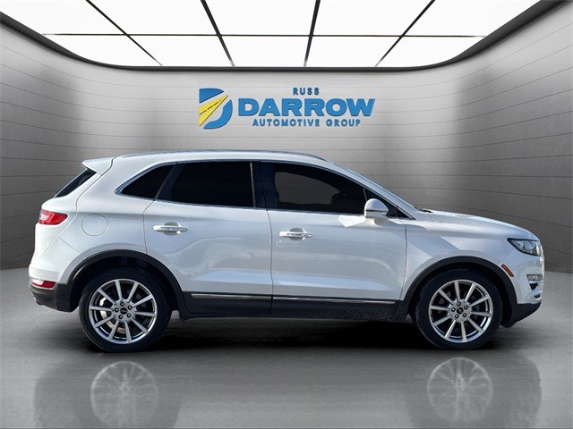 Lincoln MKC Vehicle Full-screen Gallery Image 06