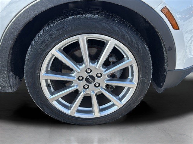 Lincoln MKC Vehicle Full-screen Gallery Image 09