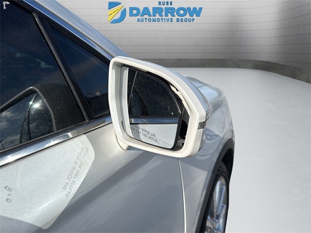 Lincoln MKC Vehicle Full-screen Gallery Image 10