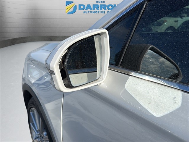 Lincoln MKC Vehicle Full-screen Gallery Image 14