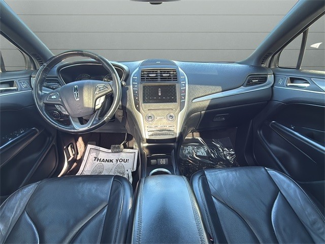 Lincoln MKC Vehicle Full-screen Gallery Image 17