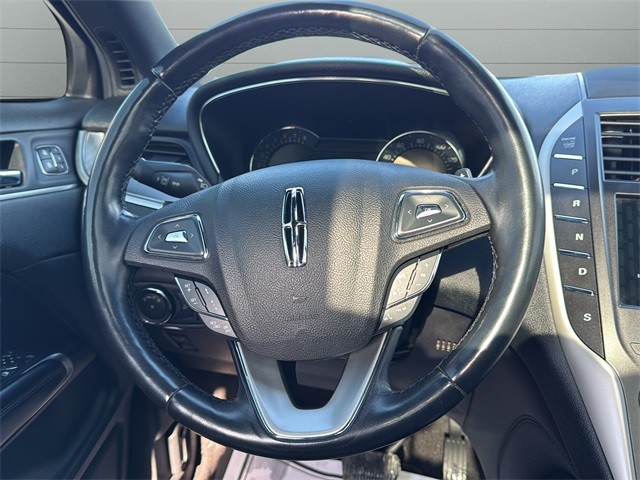 Lincoln MKC Vehicle Full-screen Gallery Image 18